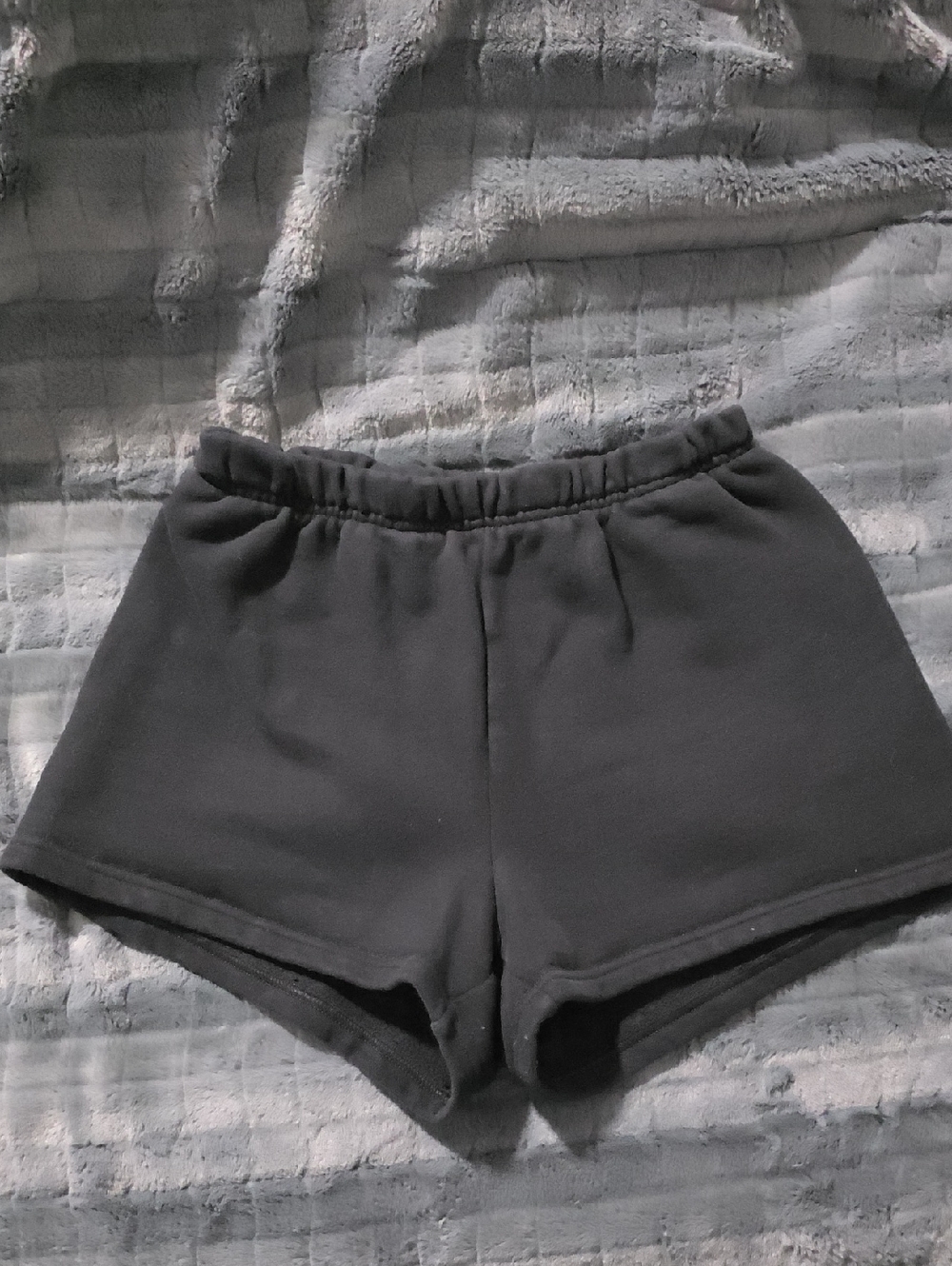 Aritzia Tna Black Elastic-Waist Athletic Shorts
